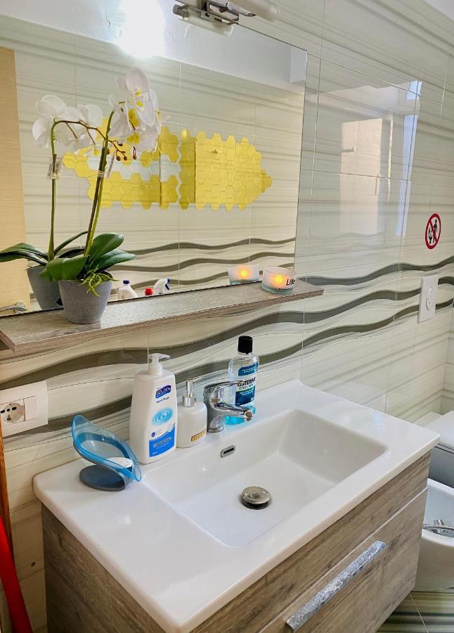 Ultra Apartments 'New Baazar 2' Tirana Bagian luar foto